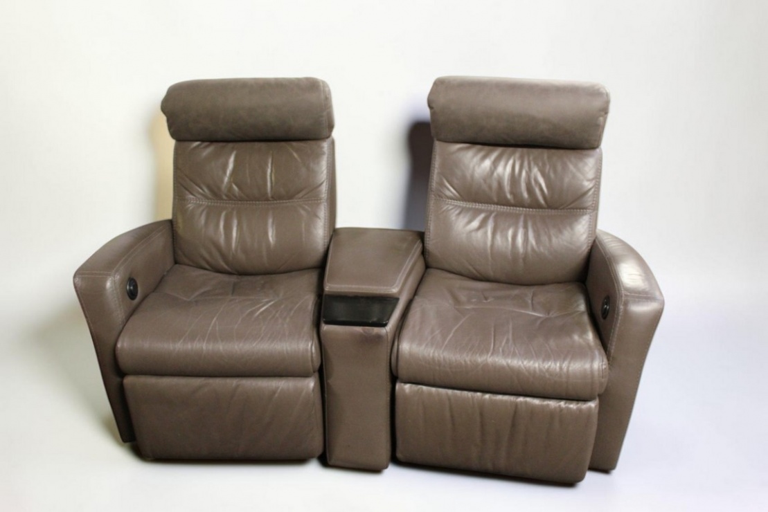 Natūralios odos sofa su reklainerio mechanizmu