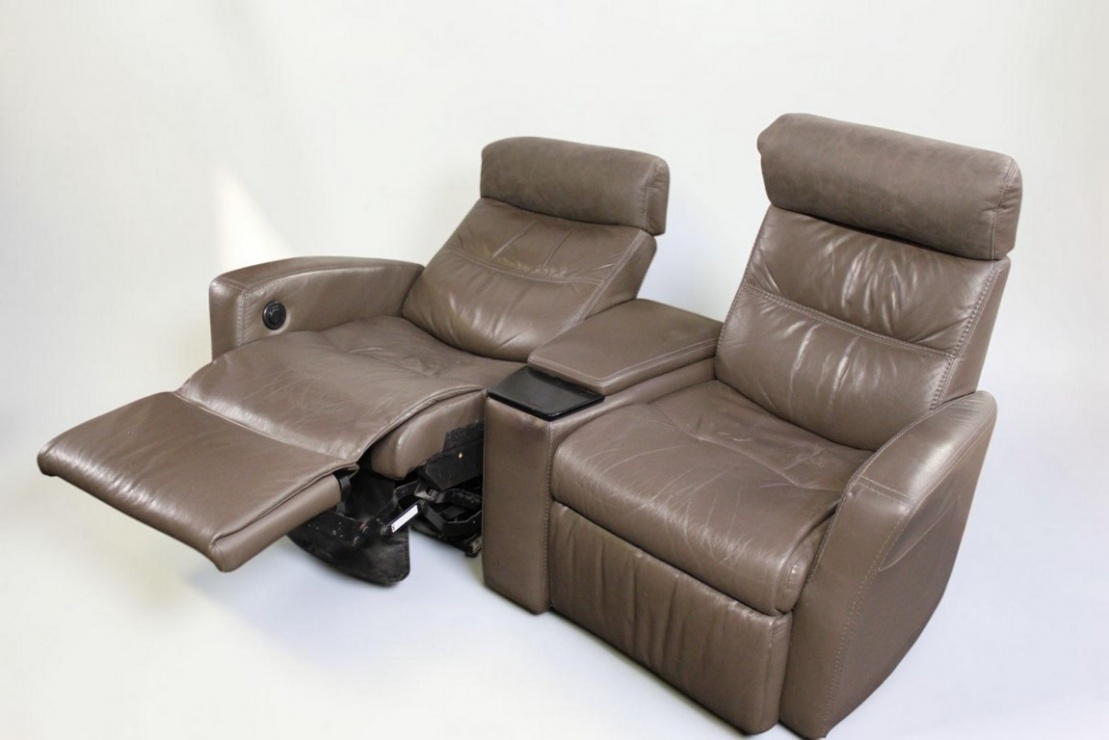 Natūralios odos sofa su reklainerio mechanizmu
